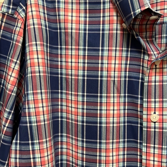 7. izod Short Sleeve Men’s Shirt in Plaid - Picture 3 of 9